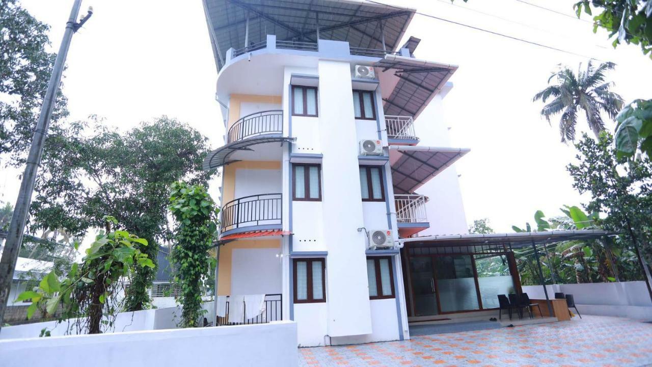 Base9 Cochin Airport Hotel Nedumbassery Exterior foto